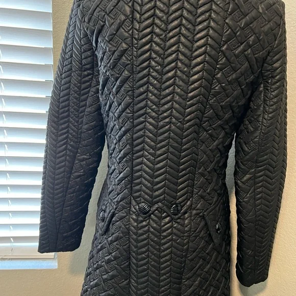 Elegant Black Women's Quilted Puffer Jacket - Picture 3 of 4